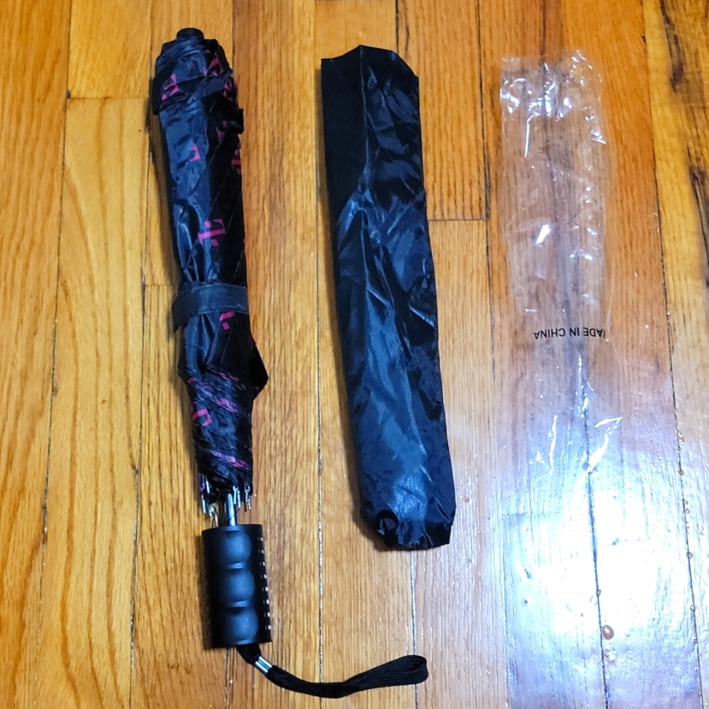 T-Mobile Black Magenta Umbrella
